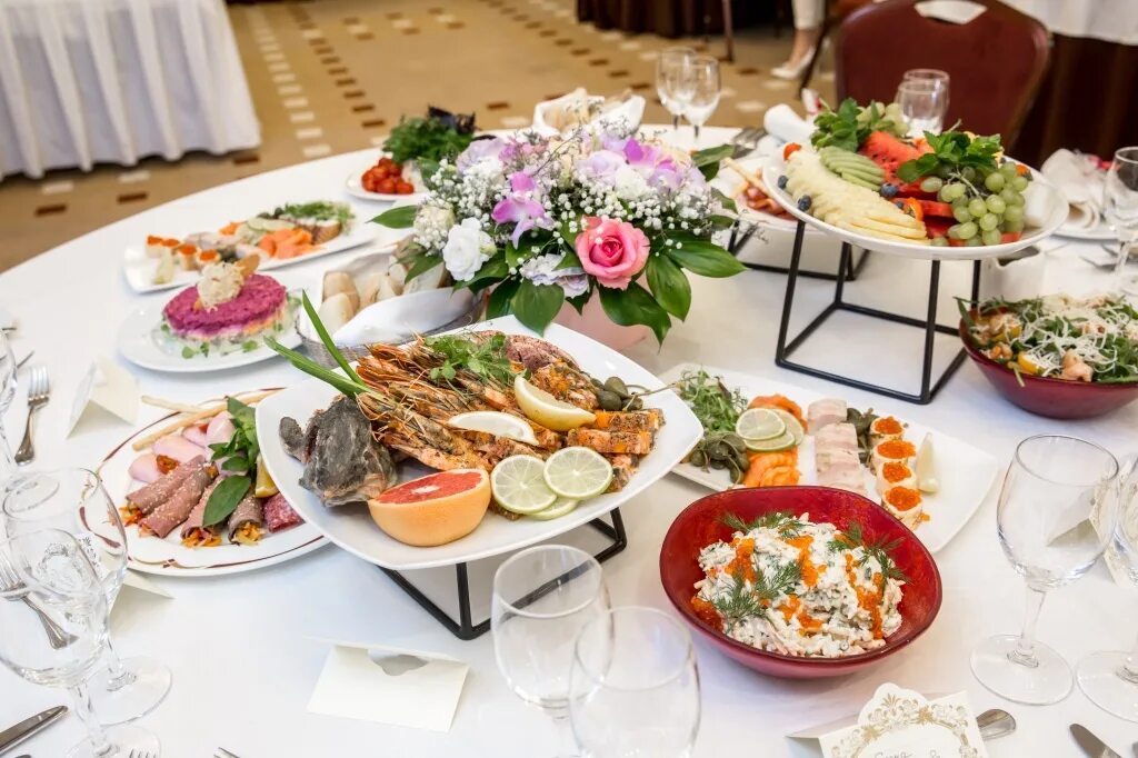 русский способ подачи блюд. банкетный зал силуэт. ресторан палкинъ банкетный зал. банкетный зал палкин спб. лобненская.