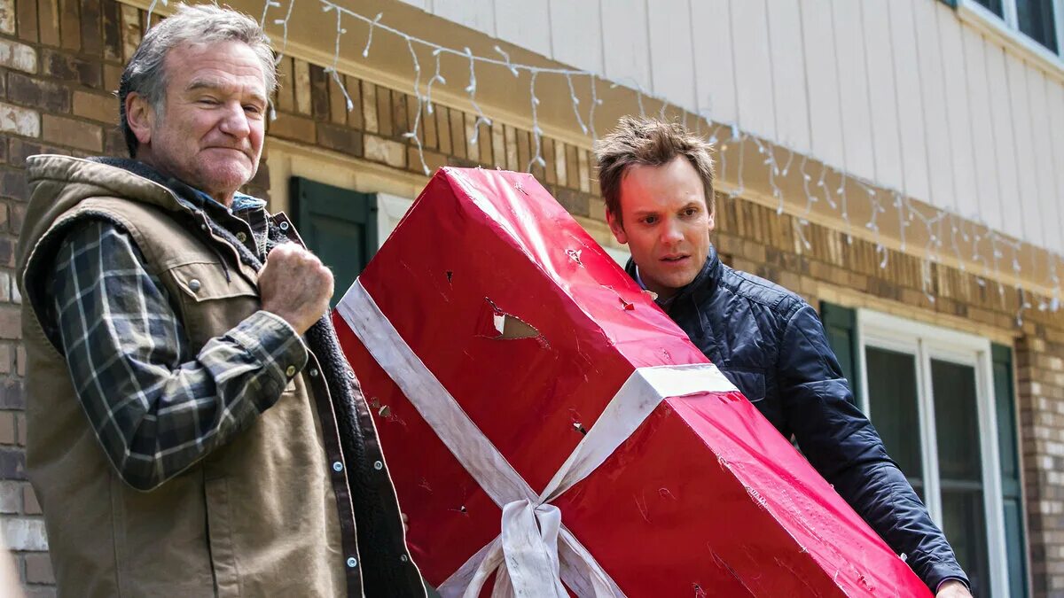 Это блин рождественское чудо фильм. Merry friggin' christmas. Робин дьюк фильмы. Это, блин, рождественское чудо фильм 2014. Чудо рождества фильм 2014.