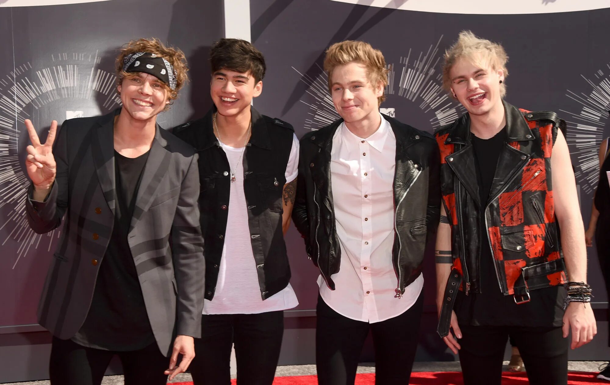 Mikea 5 second floor. Группа 5 seconds of summer. 5sos 2016. каллум 5sos. 5 seconds of summer 2014.