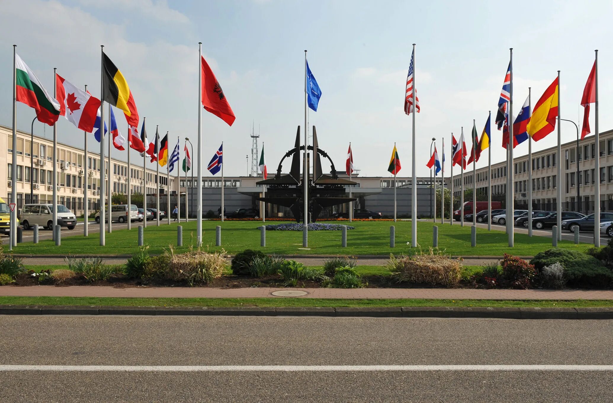 Появление нато. Штаб-квартира НАТО В Брюсселе. Штаб НАТО В Брюсселе. Штаб квартира НАТО В Бельгии. Бельгия Брюссель НАТО.
