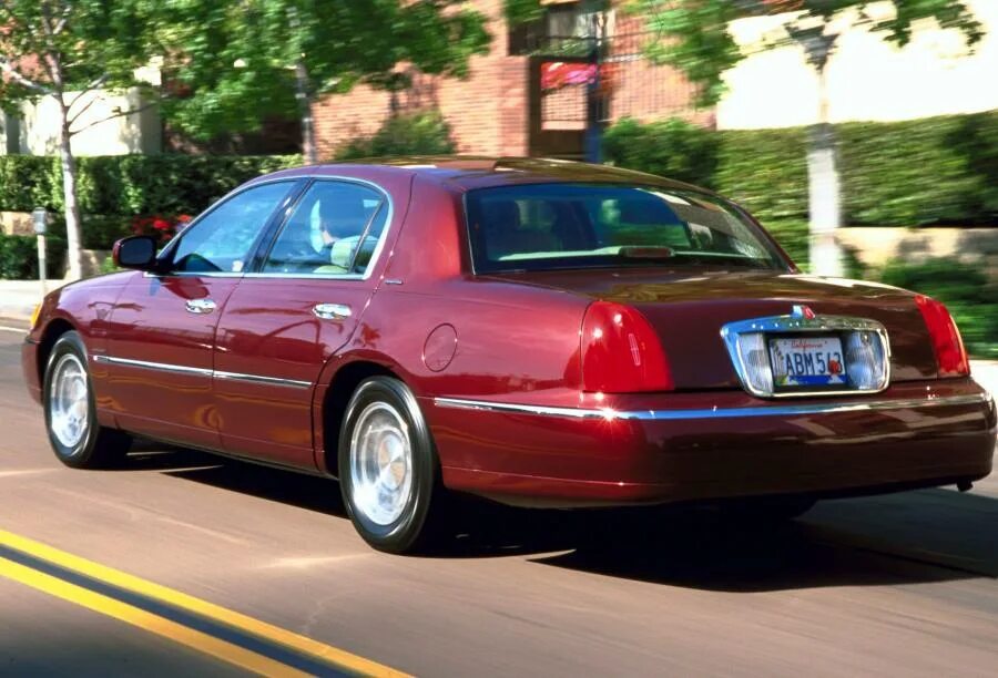 Lincoln Town car 1998. Lincoln Town car 2001. Lincoln Таун кар 1998. 1998–2002 Lincoln Town car.