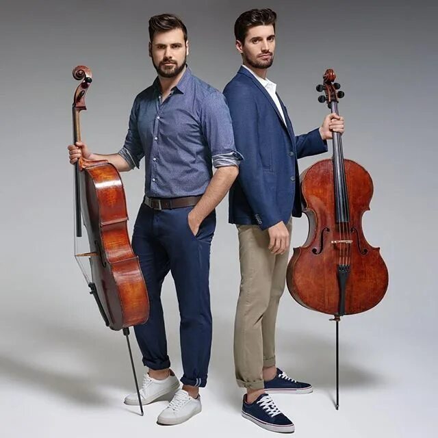 Дуэт виолончелистов. Группа 2cellos. Группа 2 Cellos. Дуэт виолончелистов 2cellos.