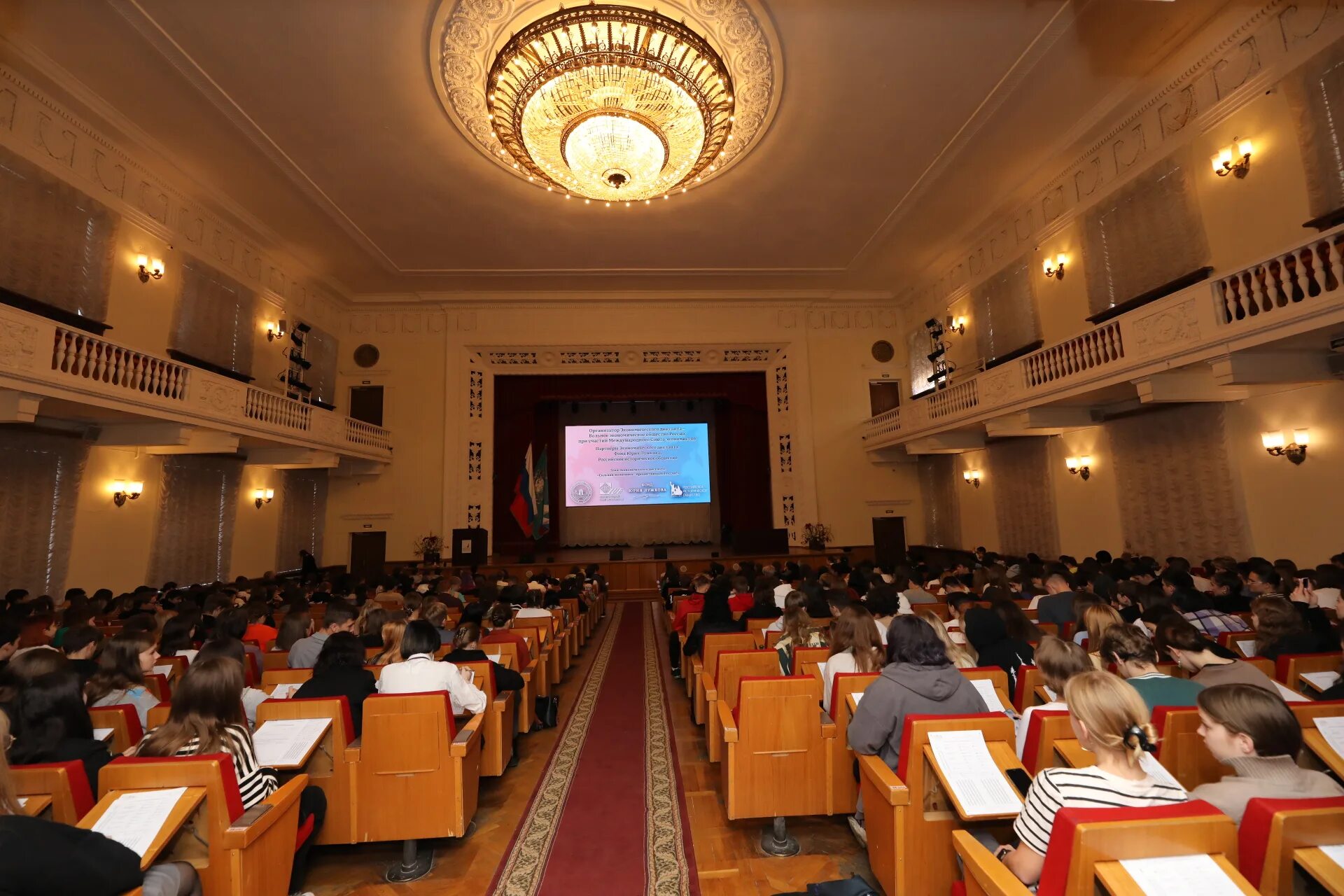 Выступить университет. Вуз без вступительных. Вуз без вступительных. Лекция мгу 2022. Молодые специалисты.