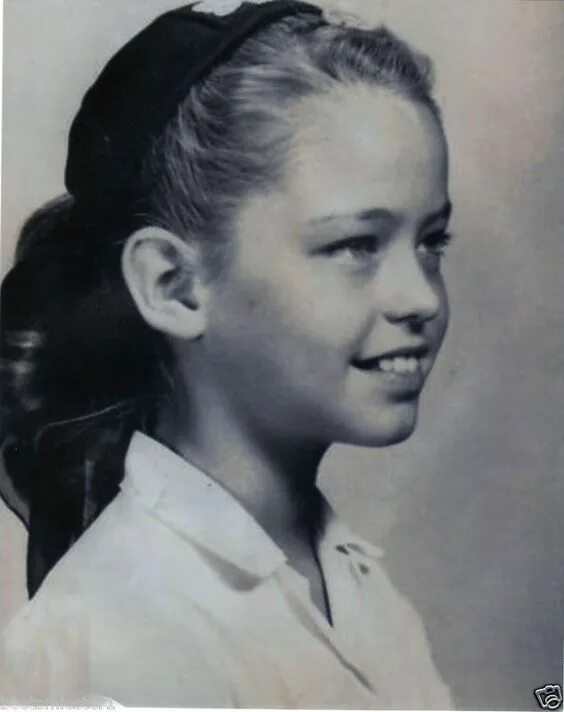 117 Rare Celebrity Childhood Photos Show Barely Recognizable Stars Celebrities,