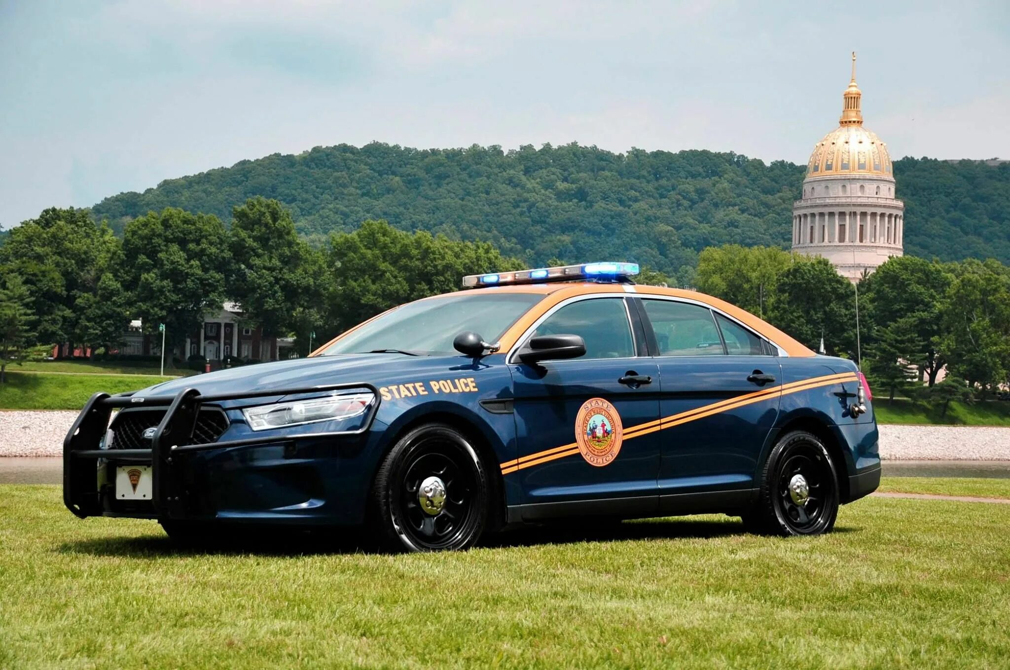 Полицейские патрули машины. Ford Taurus Police Trooper. Ford Taurus Police. Ford Taurus полицейский. Virginia State Police.