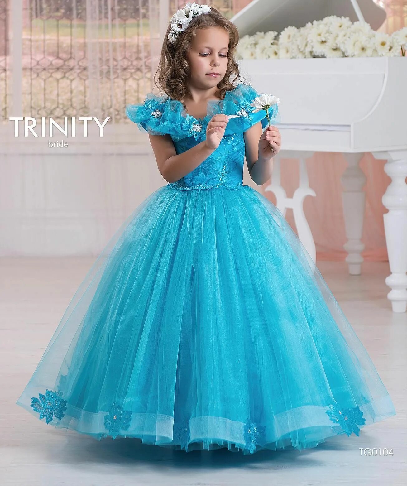 Princess blue 29. Princess blue 29. Принцесса в голубом с фартуком. Голубая принцесса. Цветные свадебные платья.