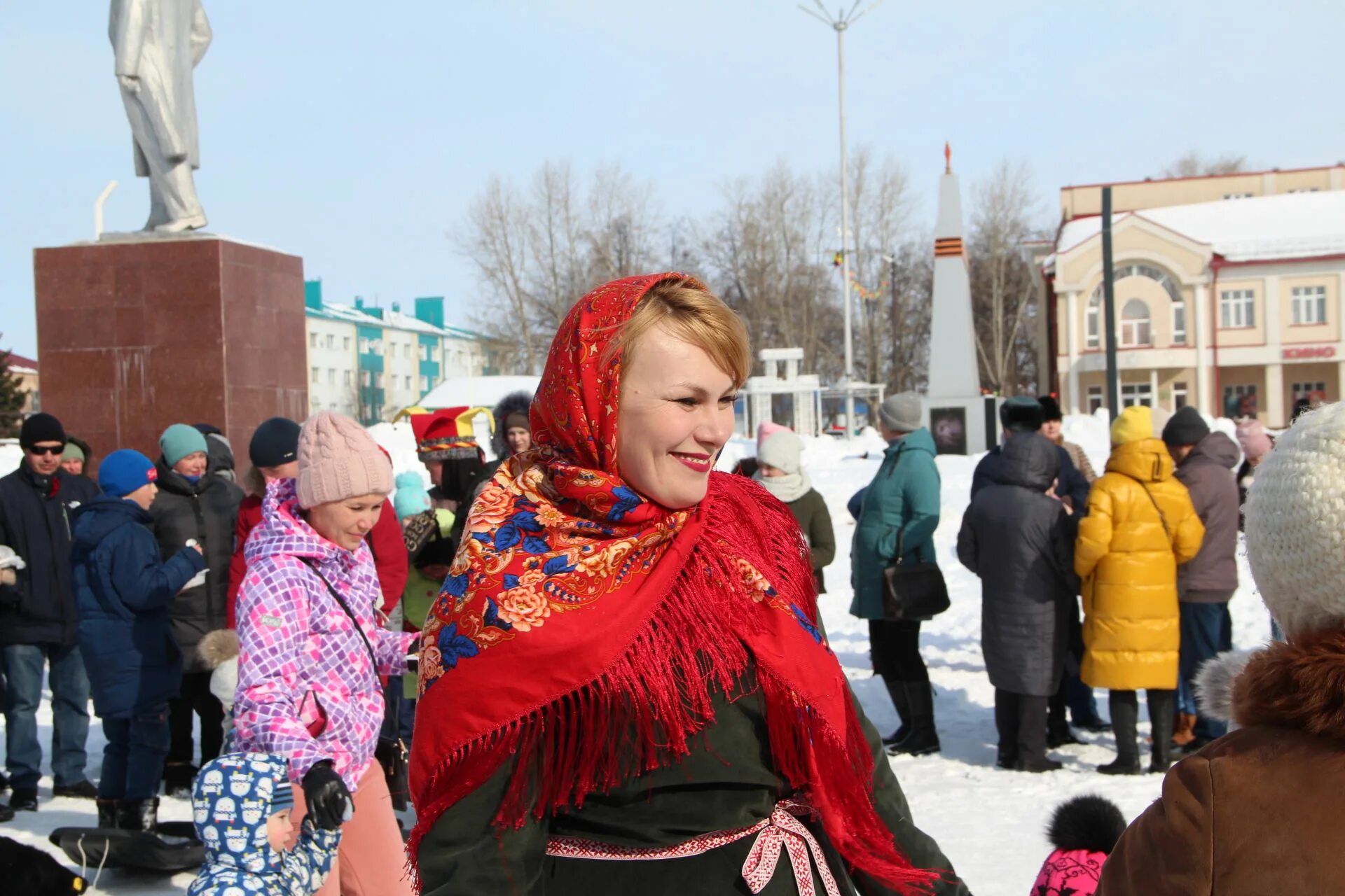 Масленица в димитровграде 2024. Масленица Воротынец. Масленица в Тарусе 2018. Масленица в Сухобузимо 2022. Масленица в Костроме 2023 в Слободе.