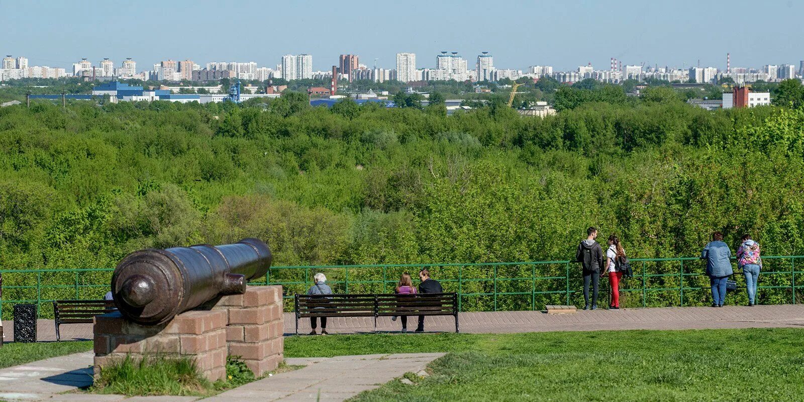 Смотровая площадка время работы. Смотровая площадка Строгино. Смотровая площадка Пулковские высоты. Коломенское смотровая площадка. Парк Коломенское смотровая.