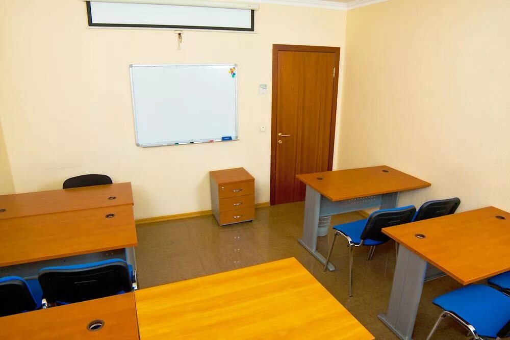 сдаем учебный класс в аренду. воронцовская 20 dyson. интерьер языкового центра. сдаем учебный класс в аренду. зал для тренингов.