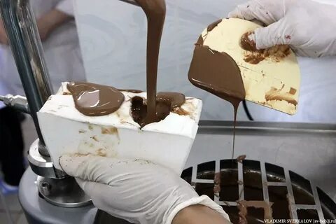 Как залить шоколад в форму