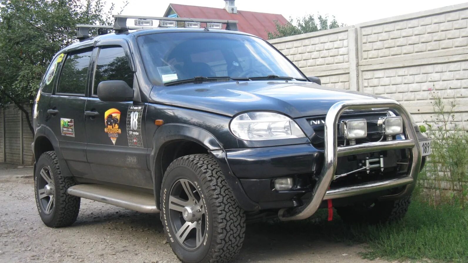 Шнива установка. Нива Шевроле 2008 года лебедка. Chevrolet Niva с лебедкой. Шевроле Нива с кенгурином. Нива Шевроле с кенгурятником Chevrolet.