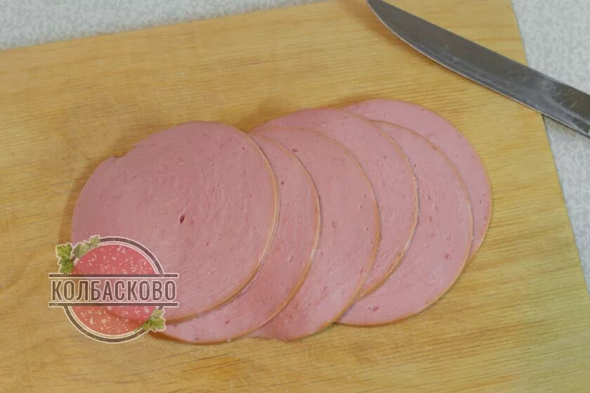 Нож для тонкой нарезки колбасы и сыра. Как порезать колбасу. Как порезать колбасу. Как порезать колбасу. Нарезание колбаски тонкими ломтиками.