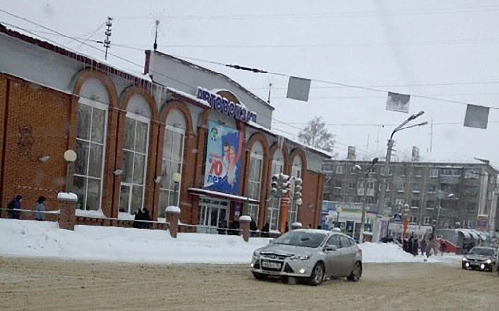 Сейчас в ленинске кузнецком. Автовокзал Ленинск-Кузнецкий. Ленинск-Кузнецкий вокзал автовокзал. Здание автовокзала Ленинск-Кузнецкий. Магазин Ленинск-Кузнецкий автовокзал.