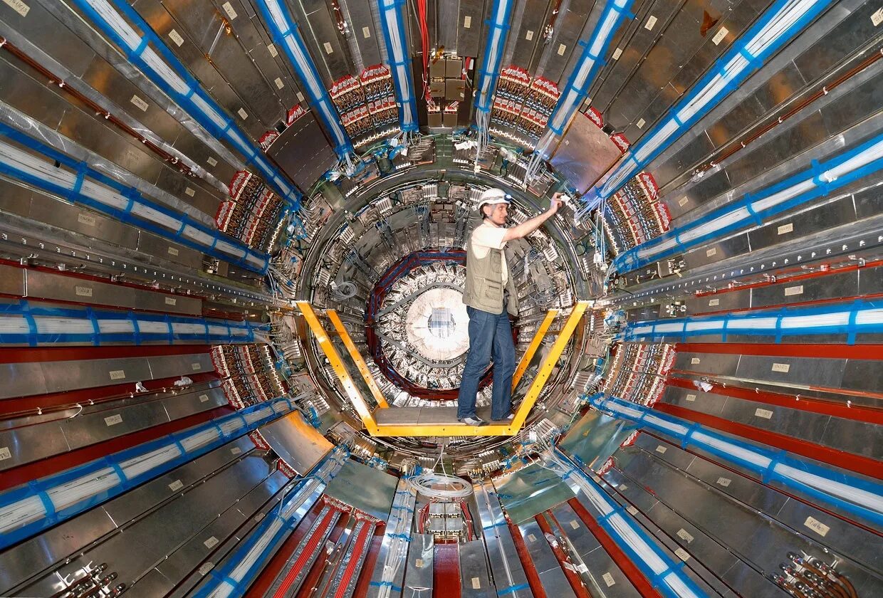 Церн швейцария. Адронный коллайдер ЦЕРН. Большой адронный коллайдер ЦЕРН. ЦЕРН ускоритель частиц. Ускоритель частиц коллайдер.