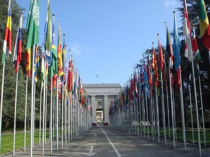 Город штаб оон. Штаб квартира ООН В Женеве. Штаб квартира ООН В Найроби. Дворец наций в Женеве. Здание ООН В Швейцарии.