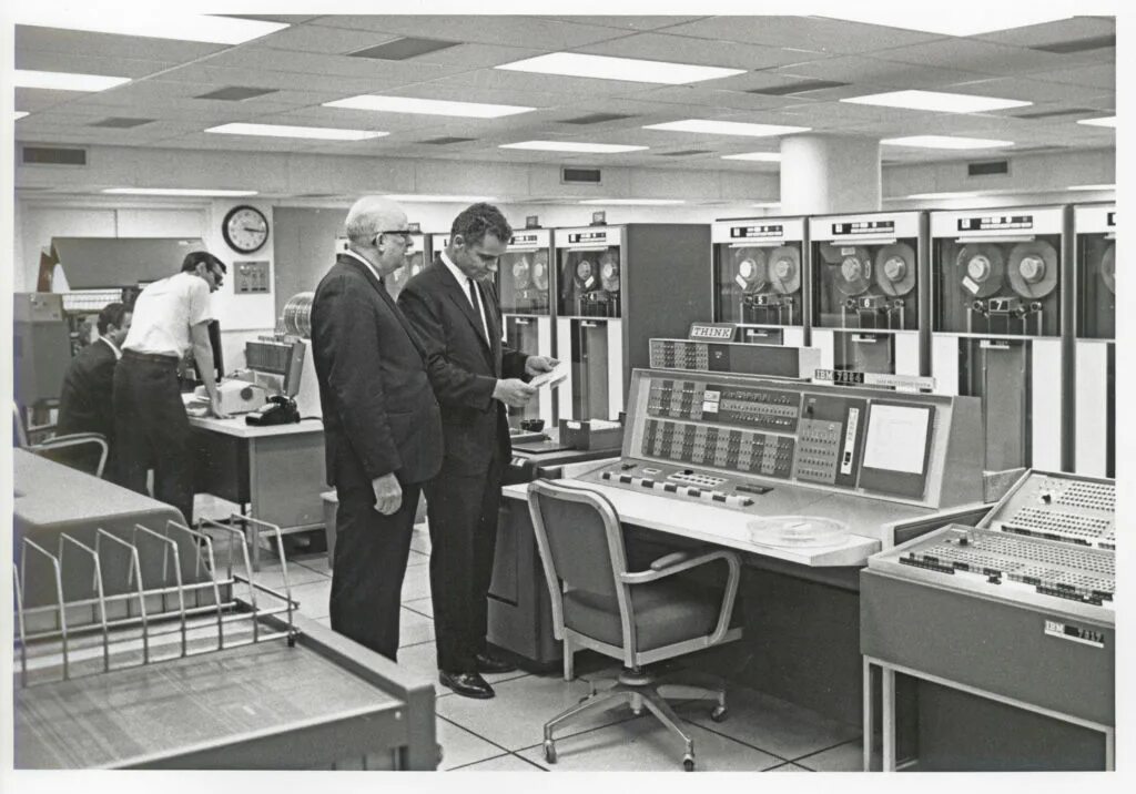 Ibm сша. Мэйнфреймы ibm 1960. мэйнфрейм ibm 7094. мэйнфреймы 1950. мэйнфреймы ibm 1980\.