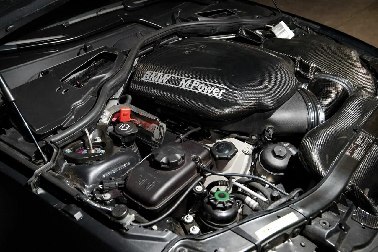 Bmw m3 v8. Bmw e92 двигатели. М3 е92 какой мотор. Bmw e92 m3 engine. Bmw m3 e92 двигатель.