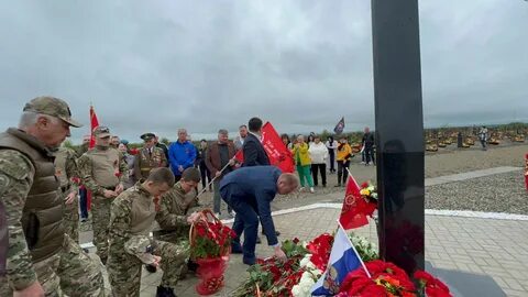 Отдать дань памяти погибшим