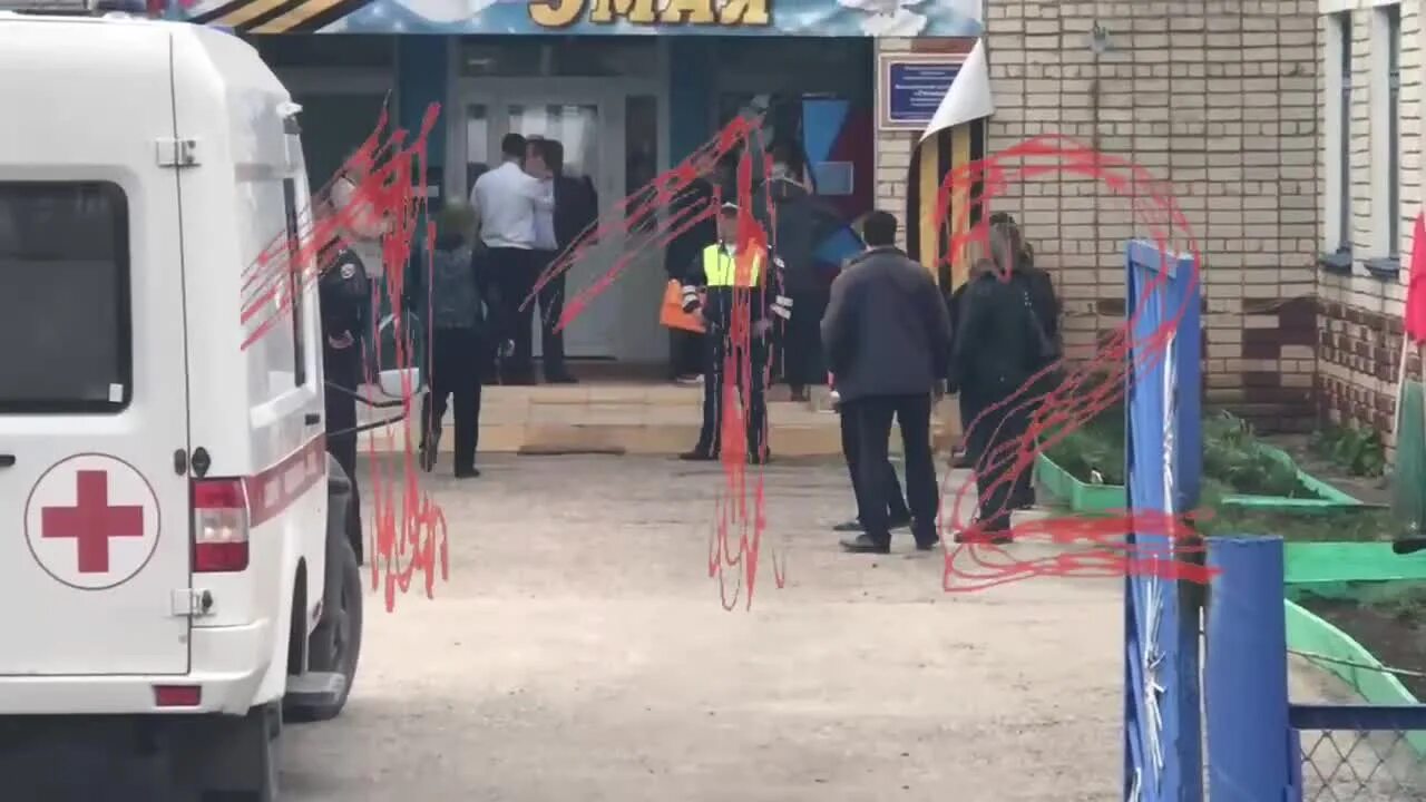 Нападение на детей в китае. В детском саду драка малышей. Воспитательница детского сада побила ребенка. Избили ребенка в детском саду. Драка в новоселье в садике.