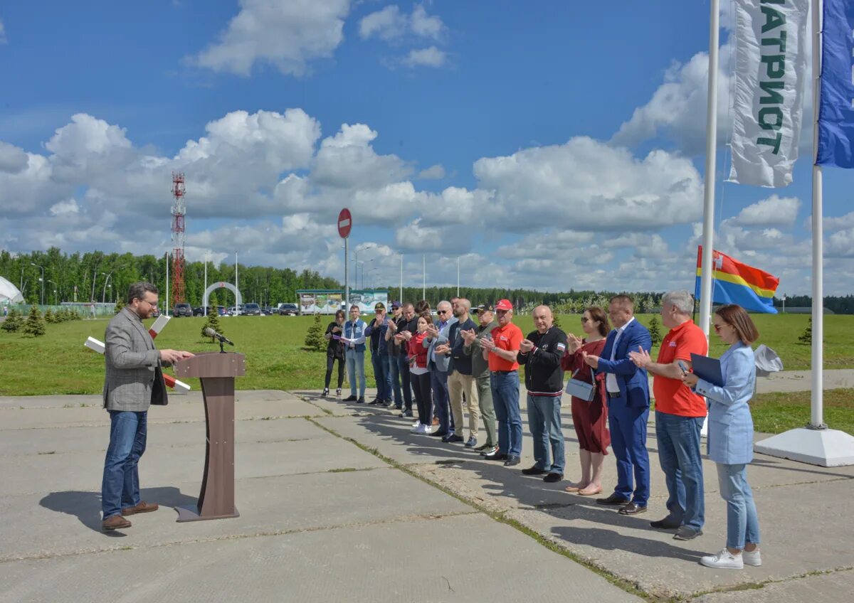 Парк Патриот аллея. Галерея памяти в парке Патриот. Парк Вооруженных сил Патриот. Аллея памяти Москва в парке Патриот.