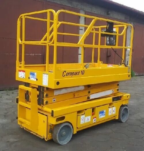 Подъемник haulotte compact 12. Пиканиска подъемник компакт 10. Подъемник compact. Ножничный подъемник haulotte compact 12. Pekkaniska compact 12dx.