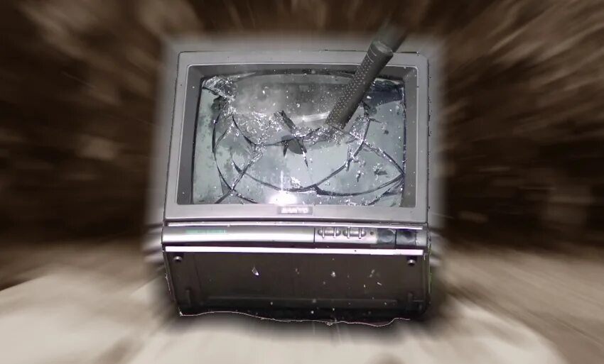 Сломанный телевизор. Телевизор кувалдой.