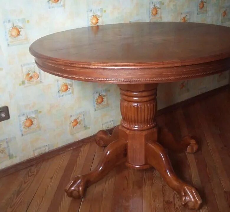 Обеденный стол Юла. Стол круглый обеденный Грац 0090. Юла на столе. Круглый стол деревянный б у.