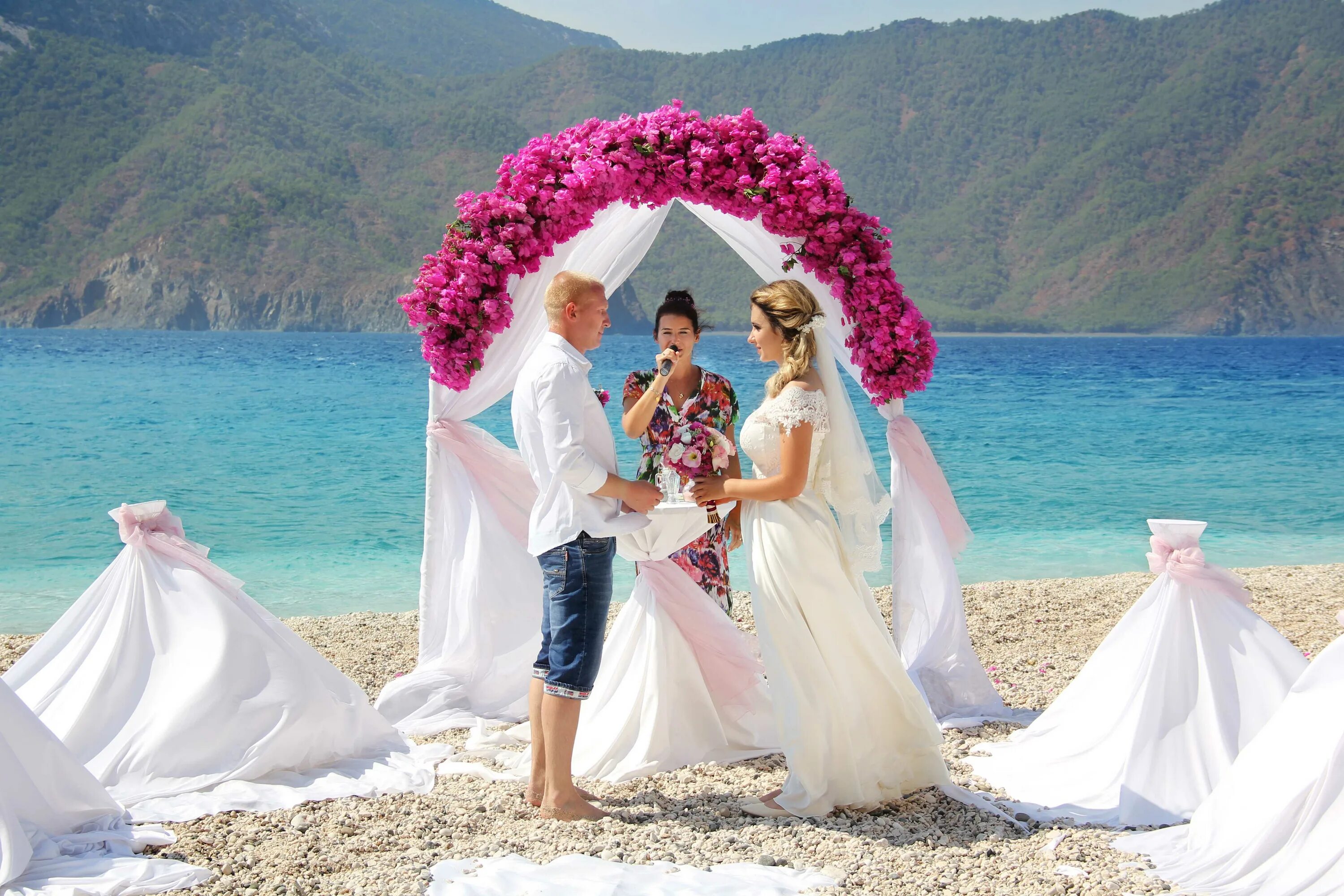 Свадьба в Турции на берегу моря. Свадебная фотосессия в Турции. Церемония бракосочетания в Турции. Свадьба на побережье. Турция август на двоих