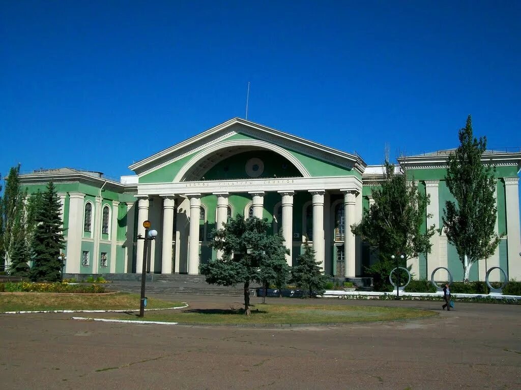Г северодонецк. Г северодонецк луганская. северодонецкий городской театр драмы. украина, луганская область, северодонецк. северодонецк драмтеатр.
