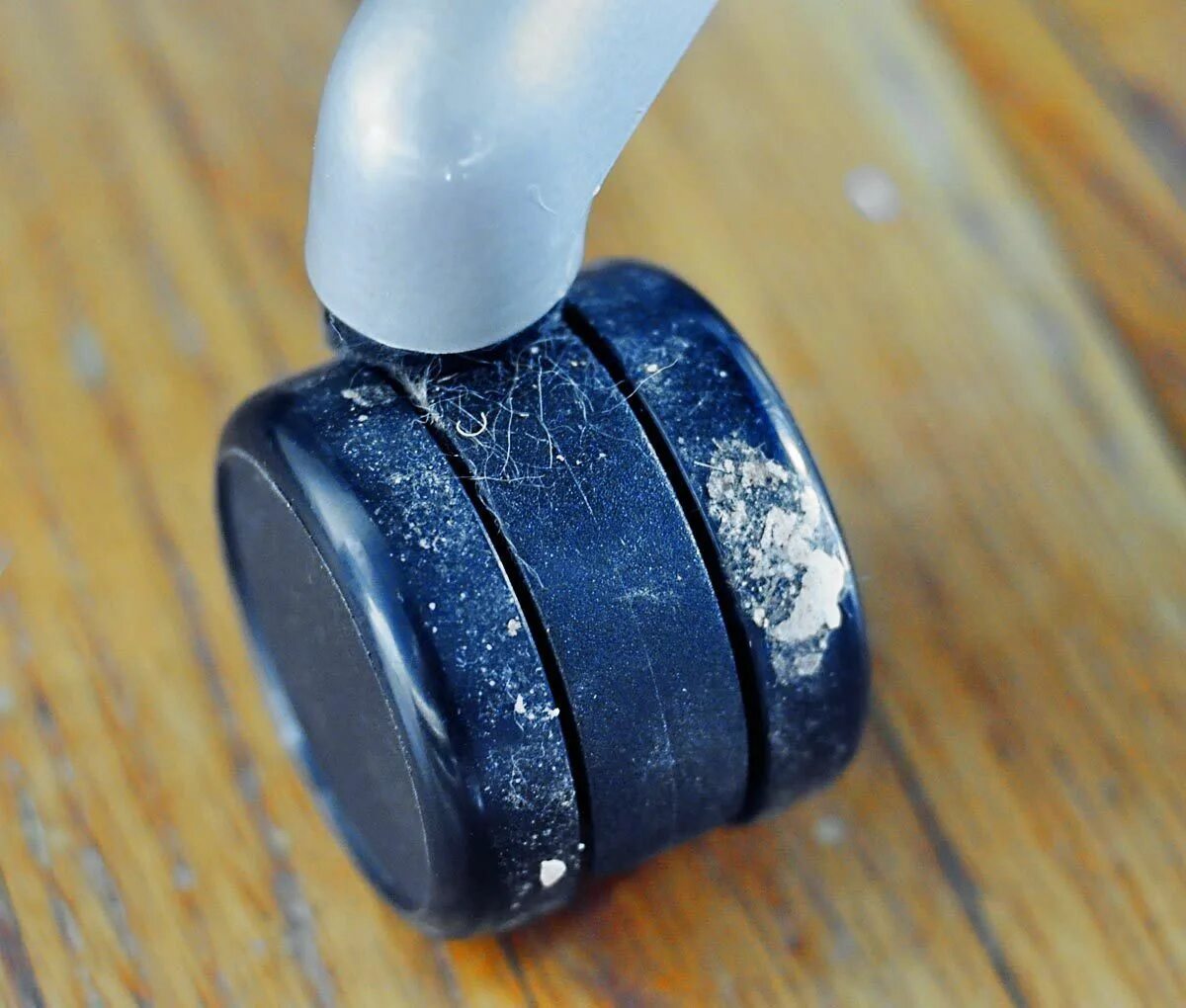 Шиномонтаж шины. Ножки для офисного стула. Колесо держатель для офисного кресла. Разбор офисного кресла на колесиках. Наварка шин.