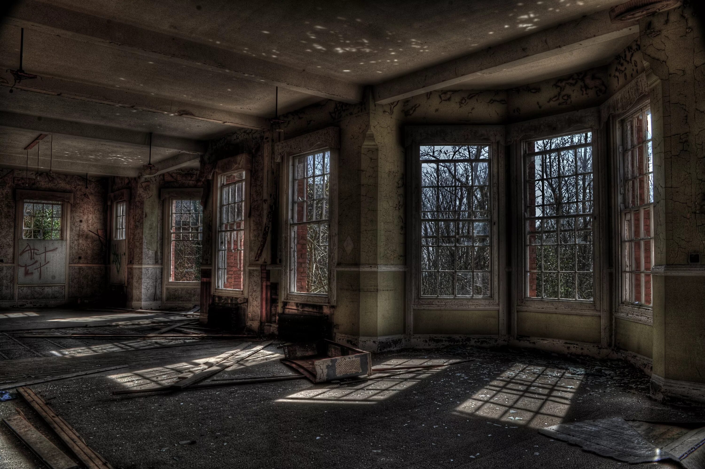 Страшный дом внутри. Заброшенный замок хэлсиен холл. Мрачный старый дом внутри. Страшный заброшенный дом внутри. Заброшенная комната.