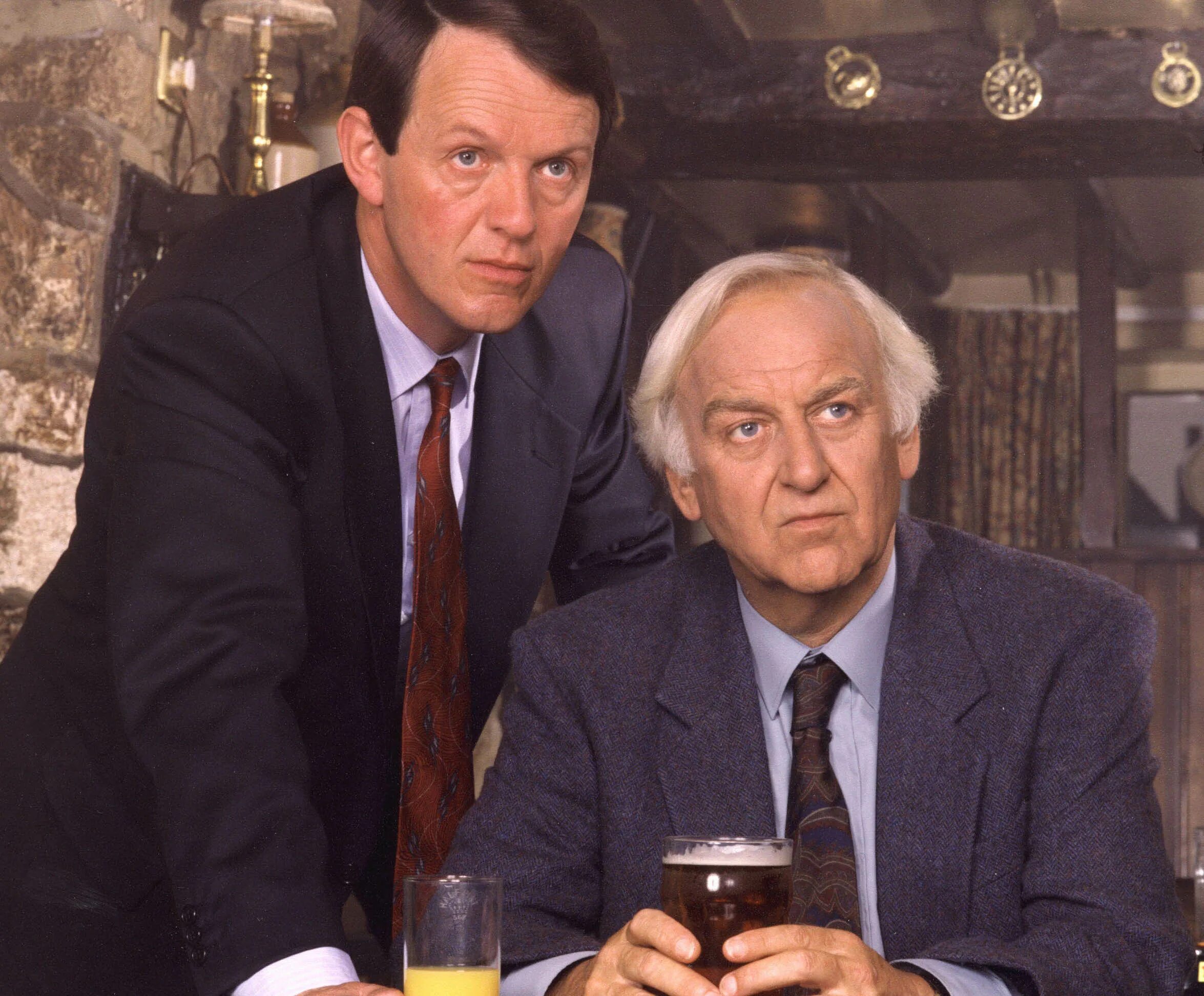 Инспектор морс сериал. Инспектор морс. Шон бин инспектор морс. Инспектор морс сериал кадры. Джон тоу инспектор морс.