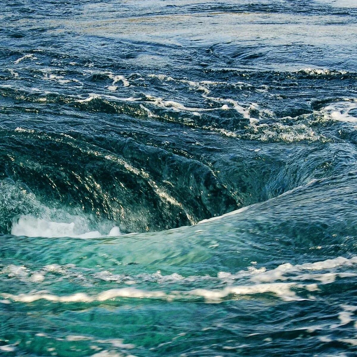 Водоворот Сальстраумен. Сальстраумен Норвегия. Водоворот Сальстраумен в Норвегии. Сальтстремен водоворот.