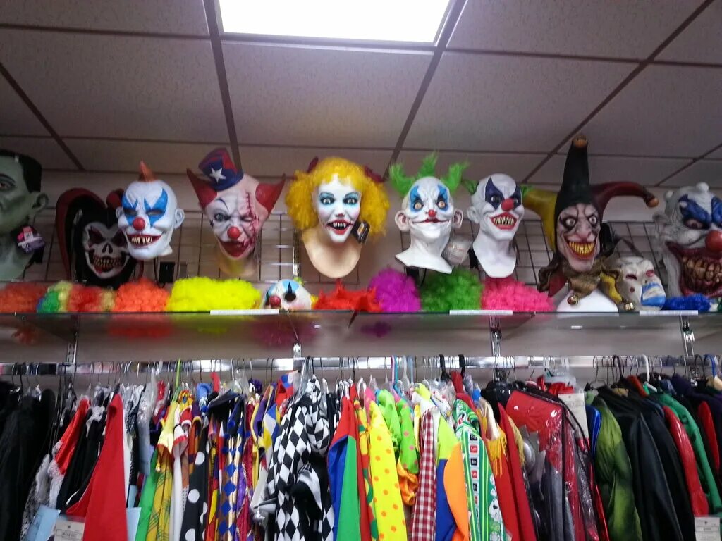 магазин карнавал костанай. прокат костюмов краснодар карнавальных. карнавальный костюм теплый стан. магазин карнавальных вещей. детские карнавальные костюмы в магазине.