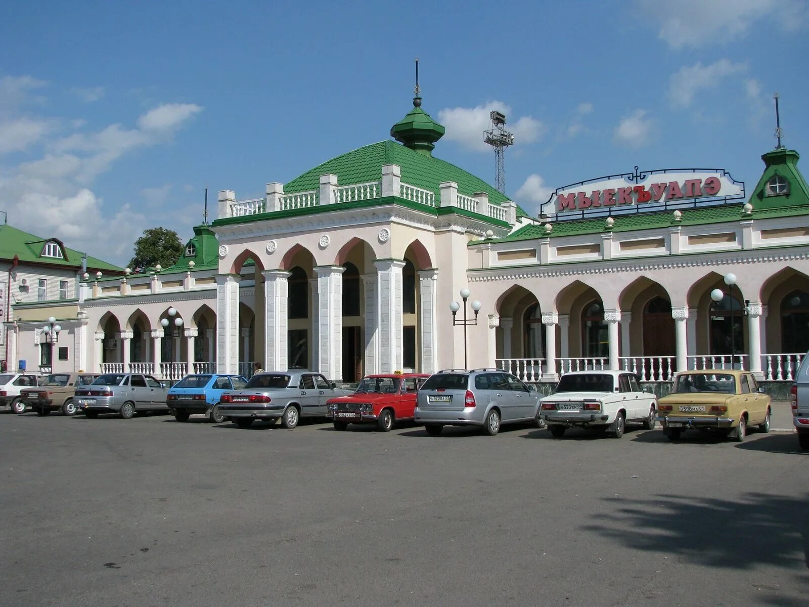 Поездка в майкоп. Железнодорожный вокзал Майкоп. Майкоп (станция) мечеть. Майкопский ЖД вокзал. Майкоп Краснодарский край.