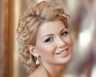 Прическа для мамы на свадьбу