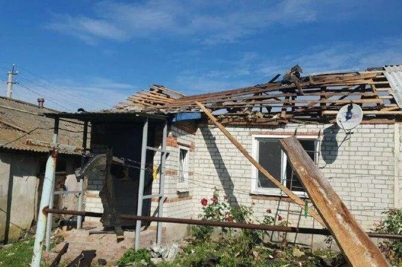 Уразово белгородская область происшествия. Уразово белгородская область происшествия. Восстановление частных домов. Танк въехал в дом. Белгород уразово.