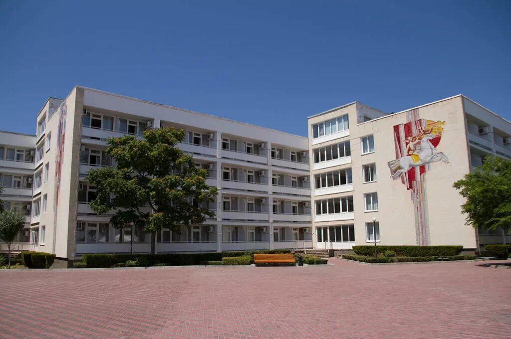 Золотой берег евпатория. Пансионат золотые берег крым евпатория. Солнечный берег крым евпатория. Маяковского, 2, евпатория. Санаторий «золотой берег», г.