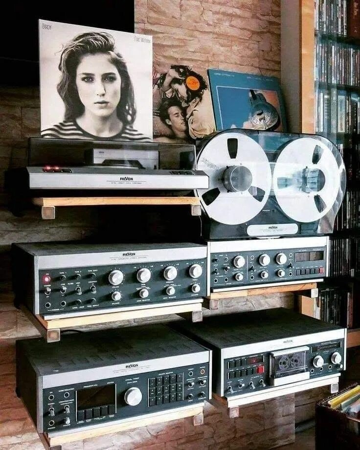 Аудио винтаж. Виниловые проигрыватели ревокс. hi fi audio ретро. винтажная аудиотехника. ретро магнитофон.