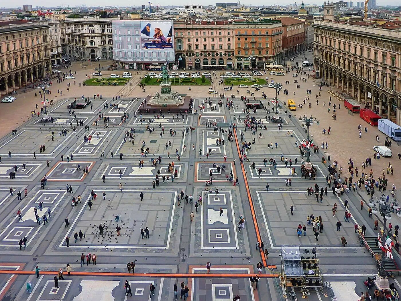 Площадь Даумо в Милане. Соборная площадь Европа. Площадь «Индаутксу», Бильбао. Будапешт Соборная площадь. Городская пл