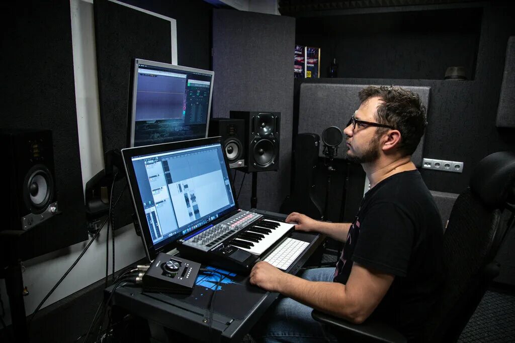 звукозаписывающая студия. студия звукозаписи гигант рекордс москва. звукозаписывающая студия. студия записи. студия проф.