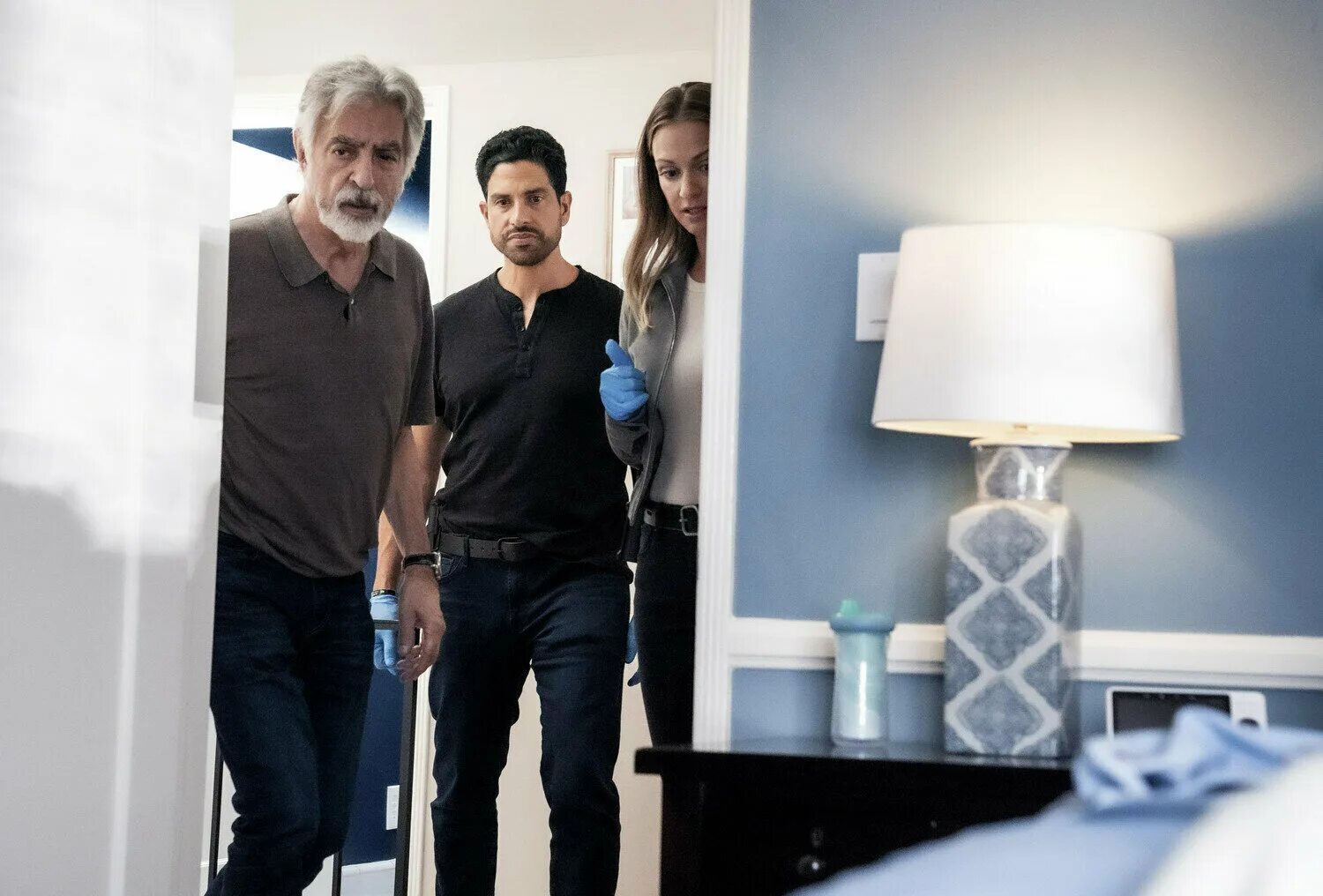 Criminal minds: evolution сериал с 2022 г. Мыслить как преступник эволюция отзывы. Мыслить как преступник эволюция. Сериал мыслить как преступник эволюция 2022. Джина мантенья на съёмках мыслить как преступник.