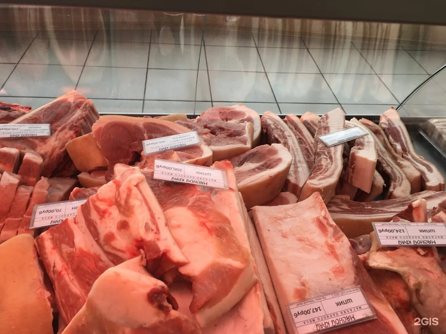 кафе мясо калуга кирова 74. большемясов завод обнинск. руляда ермиловская ферма. красивая выкладка колбасы. мясо калуга.