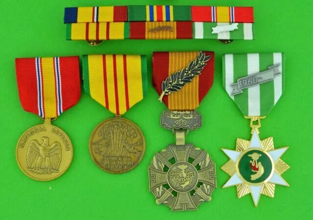 4 medals. USMC медаль. Крепление ленты к медали. Медали военных полоски. Награды морской пехоты США.