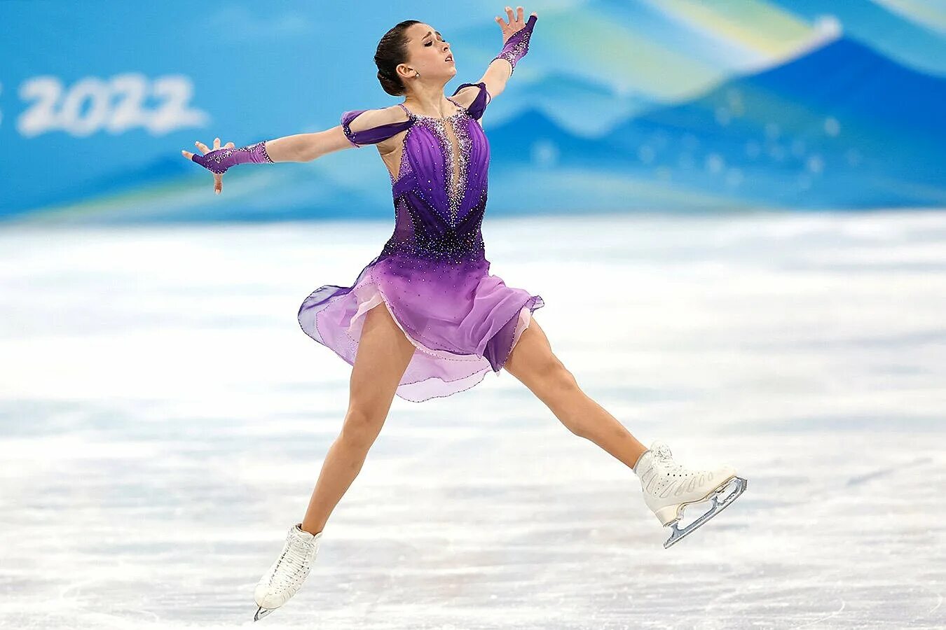 Камила валиева четверной прыжок. Камила валиева 2022. Фигурное катание командное валиева. Фигурное катание командное валиева. Фигурное катание командное валиева.