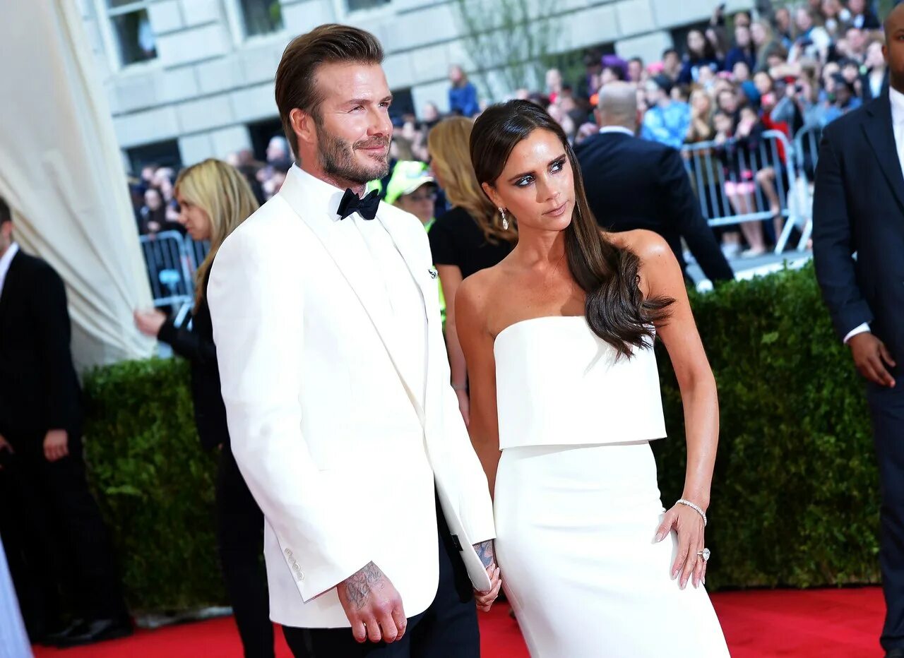 David and victoria beckham. David beckham. David and victoria beckham. David and victoria beckham. Бекхемы фото.