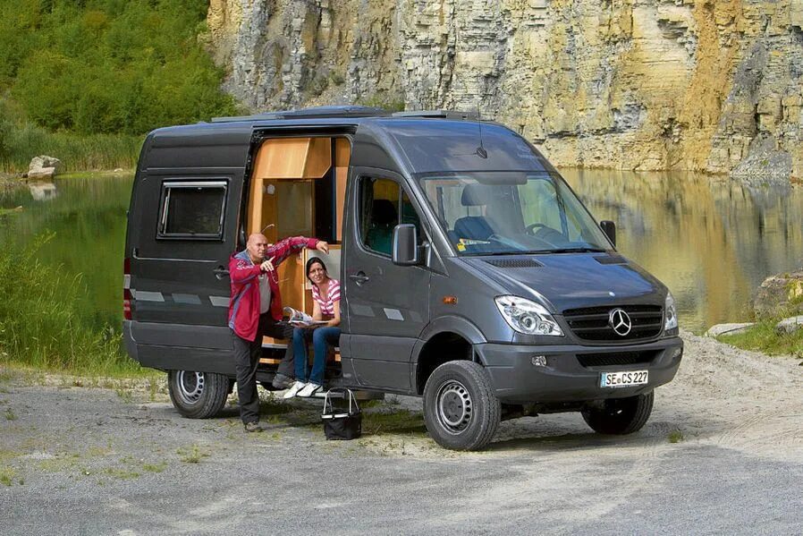 Мерседес 4х4 купить. Mercedes Benz Sprinter 4x4 автодом. Mercedes Sprinter 4x4 Camper. Мерседес Спринтер 4х4 дом на колесах. Мерседес Спринтер 4 на 4 для путешествий.