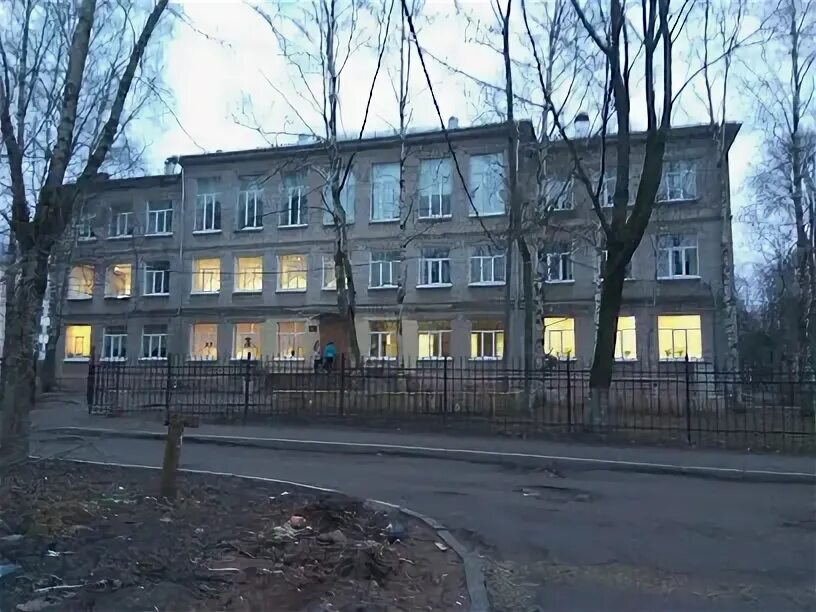 Школа 36 гатчина. Гатчинская средняя школа. Гатчинская средняя школа. Мбоу сош 2 гатчина. 9 школа гатчина.