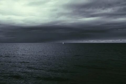 Пасмурное море