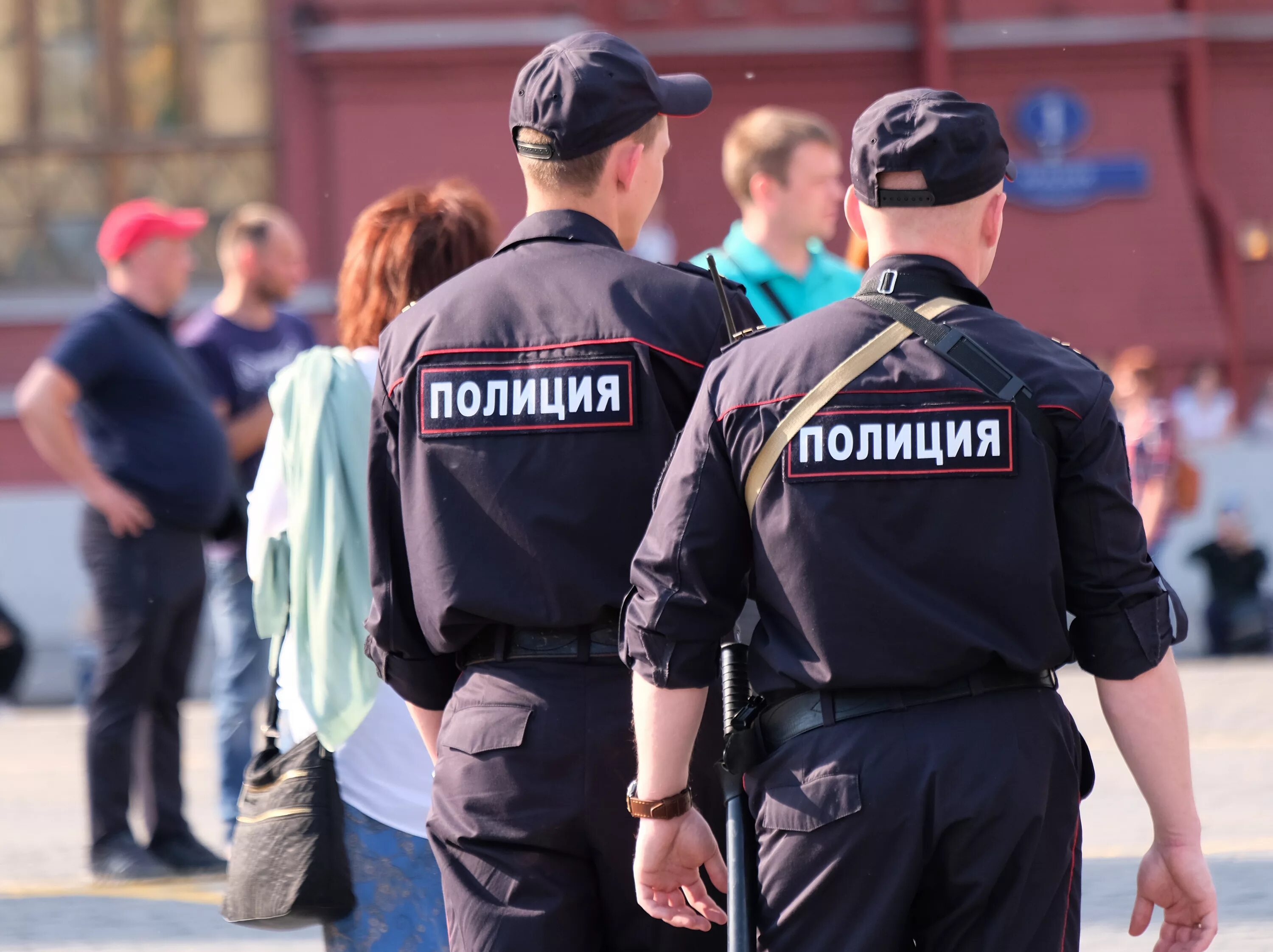 Полицейский. Полицейский России. Полиция фото. Полицейский со спины. Чем занимается полицейский